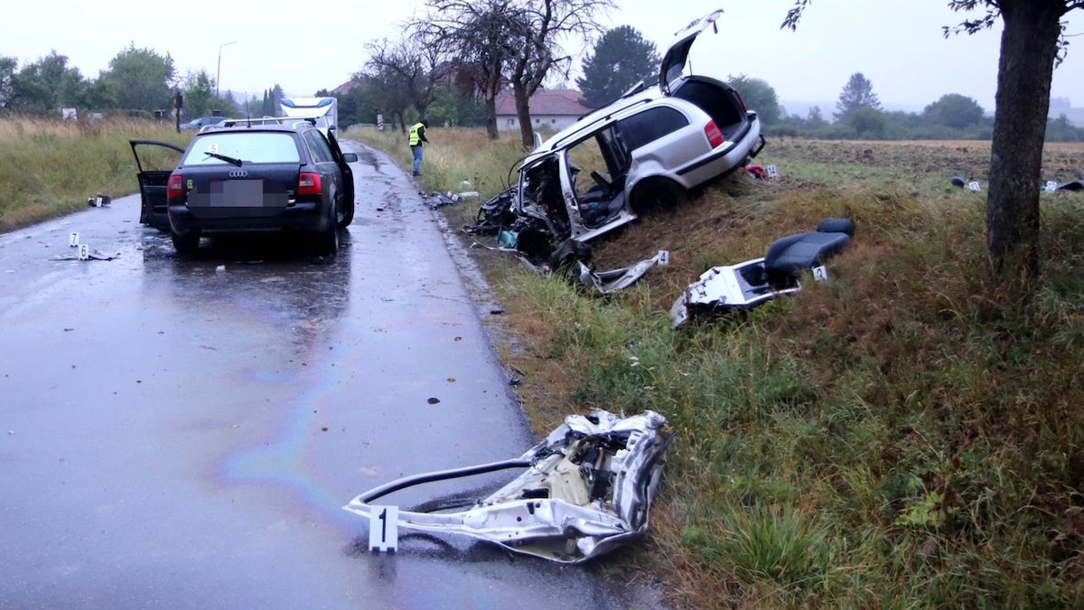 Čelní střet dvou aut na Chrudimsku nepřežil 25letý řidič